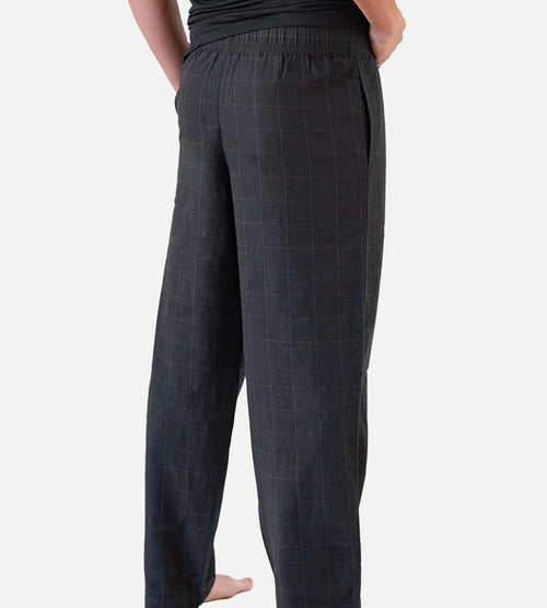 close-up back view of model wearing woven black pants