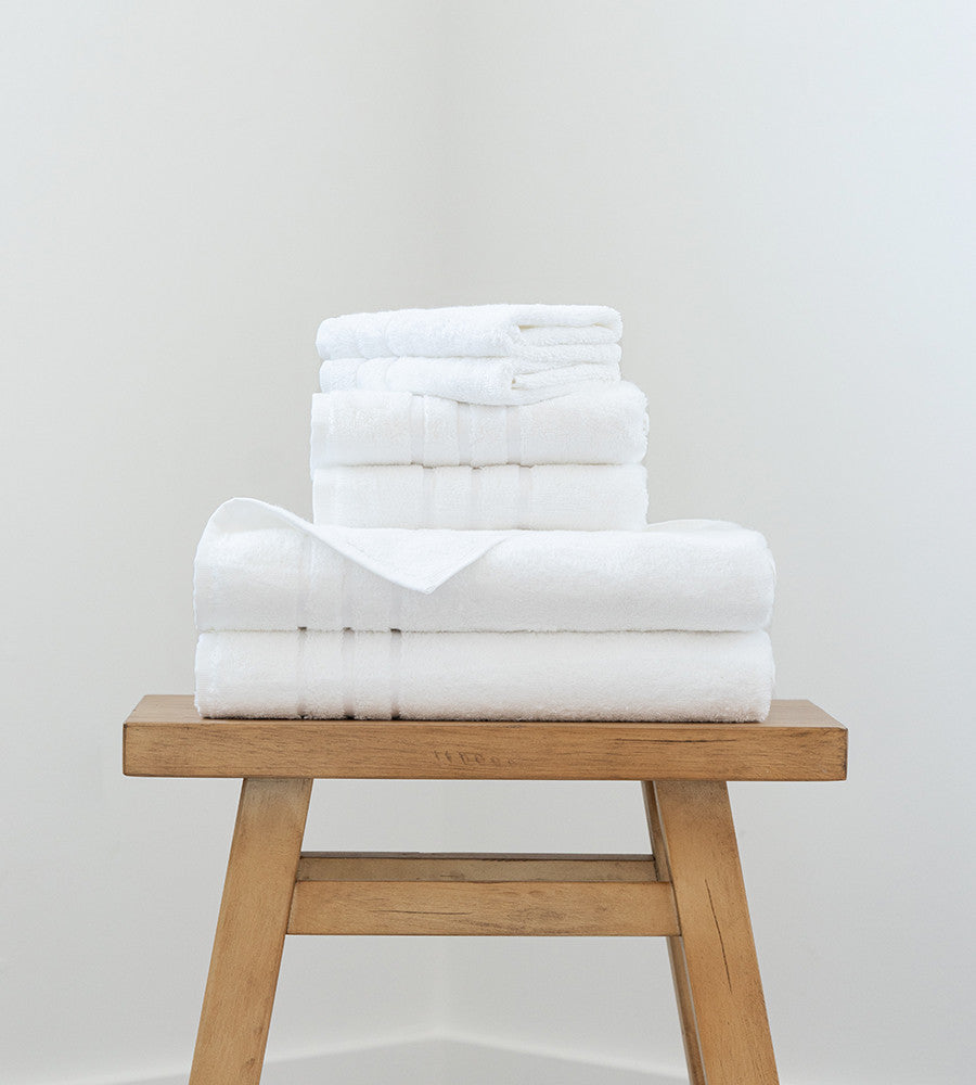 2 towel sets with 2 towels, 2 hand towels and 2 washcloths~White