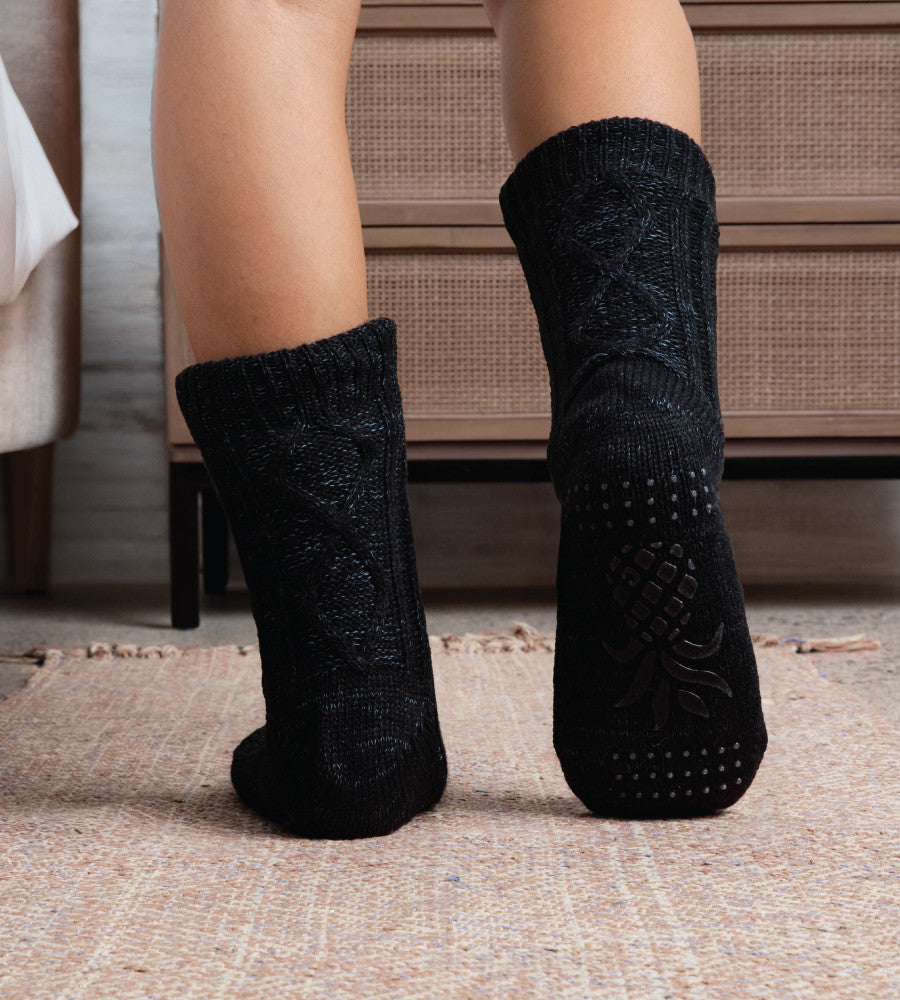 midnight heather softy socks on models feet