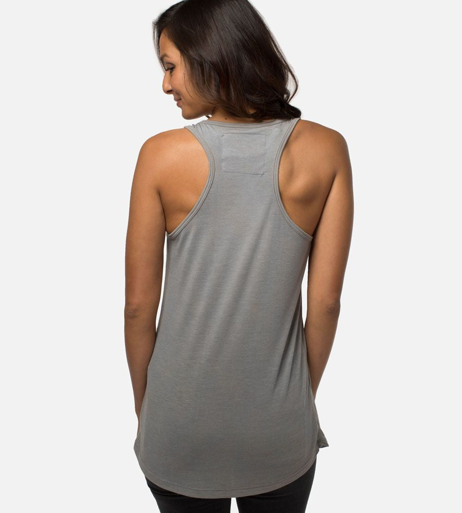 back view of girl wearing cariloha Heather Gray racer tank~Heather Gray