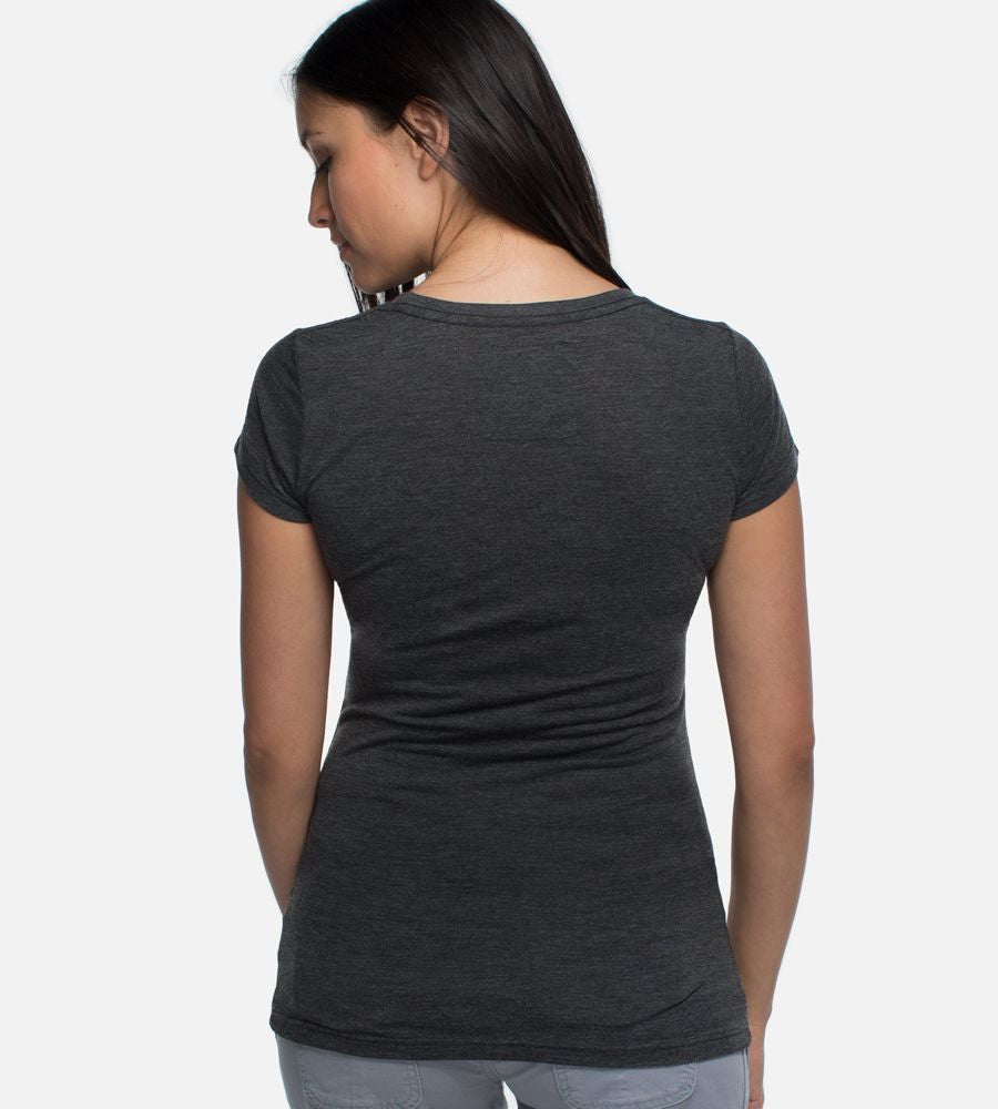 back view of girl wearing cariloha Charcoal scoop tee~Charcoal